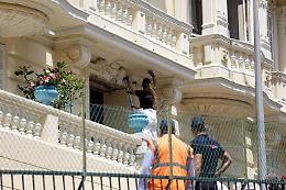 Attentato ad oligarca a Monaco,  &egrave; caccia ad una donna ucraina: ripresa mentre lascia un pacco-bomba