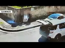 Catania, il video-denuncia del sindaco Trantino: &laquo;Lavatrice abbandonata in strada&raquo;: denuncia e patente sospesa 