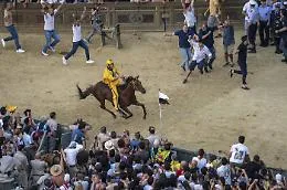 La contrada dell'Aquila torna a trionfare a Siena: la "nonna del Palio" non vinceva da 34 anni