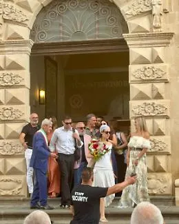 Un giorno di festa: l'Ep di Aurora Ramazzotti, regalo di nozze per Goffredo Cerza