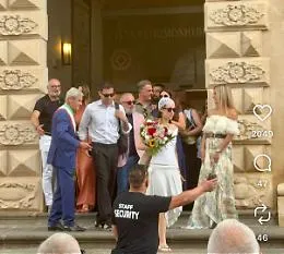 Aurora Ramazzotti e Goffredo Cerza, nozze intime nel paese di Pippo Baudo tra cuffietta, infradito e selfie