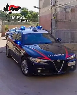 Modica, le rubano l'auto mentre &egrave; al supermercato: i Cc ritrovano la vettura e denunciano un uomo