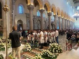 &laquo;Giulia &egrave; viva&raquo;: il Duomo di Messina si stringe attorno alla sedicenne travolta da una moto