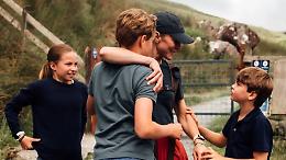 Il traguardo pi&ugrave; bello per la principessa Kate: l'abbraccio di William e dei figli dopo l'impresa