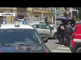 Pomeriggio di terrore in via Sampolo a Palermo: l'omicidio, l'uomo barricato in casa, la resa