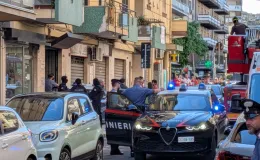 L'omicidio e la fuga in casa, il gas aperto e la trattativa, poi la resa: cronaca di una giornata di ordinaria follia in via Sampolo
