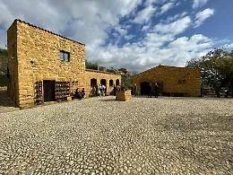 Le aziende agricole nella Valle dei Templi cambiano l'identikit dei turisti: ora cercano anche i food-tour