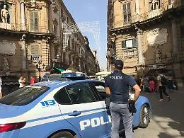 Giovane picchiato e derubato a Capodanno in pieno centro: tre arresti