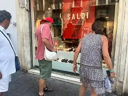 Catania: nei negozi di via Etnea saldi al rallentatore 