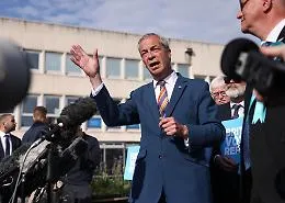 Bufera in Regno Unito su Nigel Farage: si dimette e cerca il verdetto popolare dopo gli scandali finanziari