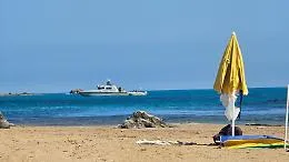 Barche e gommoni troppo vicini alle spiagge: scatta una raffica di multe per i diportisti indisciplinati