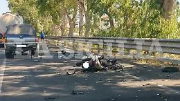Catania, incidente mortale sulla statale 114 all'altezza del "Torero": auto contro scooter, strada chiusa al traffico