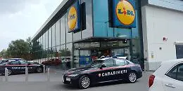 Caltanissetta, vanno a fare la spesa alla Lidl ma non pagano il conto: arrestati con i sacchi pieni di tonno e cosmetici