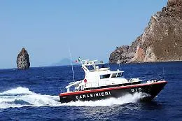 Scontro fra catamarano e peschereccio: indagini della Guardia costiera