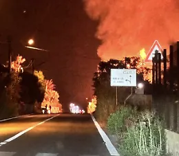 Rogo notturno sulla litoranea Cava d'Aliga-Sampieri