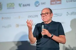 Applauso in piedi a Villa Belvedere per Carlo Verdone: "Ho raccontato l'Italia con le sue fragilit&agrave;"