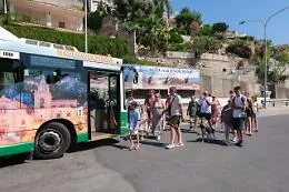 A Taormina un bus elettrico dalla stazione alle spiagge