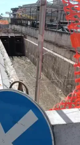 Residenti in via Andrea D'Antoni: "aria irrespirabile" per le polveri del cantiere sul canale Mortillaro