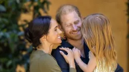 Ancora mistero su Meghan e i figli nel Regno Unito: possibile ricongiungimento ma solo privato con re Carlo 