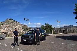 Finti operatori bancari gli svuotano il conto corrente di 17mila euro: scoperti e denunciati