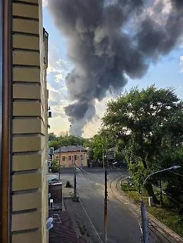 Incendio alla raffineria di Ilsky dopo raid ucraini: Mosca annuncia l'abbattimento di 376 droni