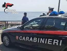 Tragedia sfiorata ad Aci Castello: carabinieri salvano un 46enne sul lungomare Cristoforo Colombo