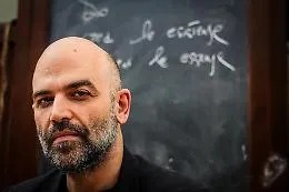 Per Roberto Saviano &laquo;fare inchieste come Gomorra &egrave; sempre pi&ugrave; difficile tra querele, fango e censura&raquo; 