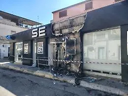 Vittoria, distrutto dalle fiamme il negozio Serpy: rogo doloso?