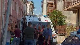 Riposto, morto l'uomo colpito dal fratello in strada con una mannaia