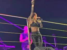 Un tuffo nell'epoca d'oro della dance: Sabrina Salerno infiamma l'estate di Aci Castello
