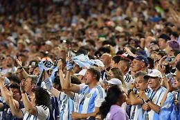Argentina-Inghilterra con tifoserie separate su richiesta di Buenos Aires