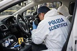 Vittoria, auto con tracce di sangue ritrovata sulla strada per Acate: indaga la polizia di Stato
