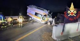 Incidente sull'A19 dopo Mulinello, un'ambulanza si ribalta: due feriti