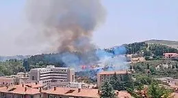 Enna Bassa, incendio al Quadrivio: fiamme e colonna di fumo, Vigili del Fuoco e Canadair in azione

