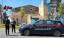  Ignora l'alt e si lancia in una folle fuga nel centro abitato: denunciato 18enne 