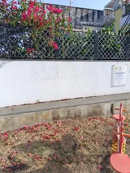 Sfregio a Franco Battiato: vandali distruggono il murale sul lungomare di Riposto