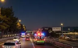 Tragedia nella notte in Viale Regione Siciliana, auto contro le barriere: un morto 