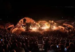 Biagio Antonacci illumina Tindari: undici serate da record e un concerto all&rsquo;alba che rilancia il territorio