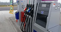 Carburanti sopra i 2 euro in autostrada: i consumatori chiedono un nuovo taglio delle accise