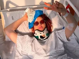 &laquo;Un grande spavento, ma sto bene&raquo;: il messaggio di Noemi ai fan dopo la caduta dal palco