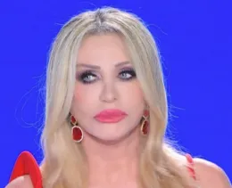 La rivelazione di Paola Ferrari: &laquo;Ho amato un famoso cantante&raquo;