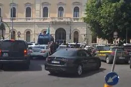 Disordini nel carcere Piazza Lanza, tre agenti feriti. Attivato un imponente dispositivo di sicurezza delle forze dell'ordine