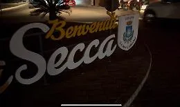 La citt&agrave; di Montalbano al buio: vacanze in crisi tra cene a lume di candela e commercianti al collasso VIDEO