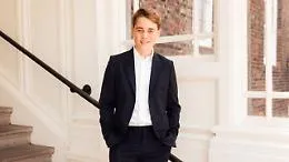 Il principe George compie 13 anni: l'erede al Trono indossa gi&agrave; l&rsquo;abito da re 