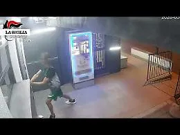 Tenta furto in un chiosco-bar a Gravina di Catania: le telecamere lo incastrano e scatta la denuncia