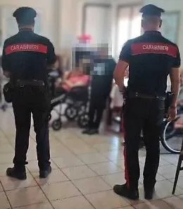 Comunit&agrave; alloggio per anziani stipata, senza acqua e fatiscente: struttura chiusa e ospiti trasferiti