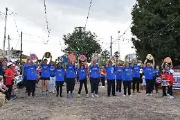 Ragusa, palio delle contrade a Puntarazzi: sfilata dei vessilli, giochi e festa per grandi e piccoli