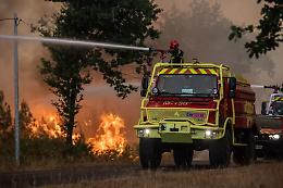 Il vasto incendio nella Gironda minaccia la periferia di Bordeaux: 220.000 evacuati