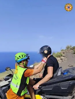 Stromboli, malore sul sentiero per i crateri: giovane recuperato dal Soccorso Alpino