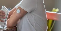 Bimbo con diabete bloccato ai controlli di Stansted: sensore e microinfusore trattati come sospetti